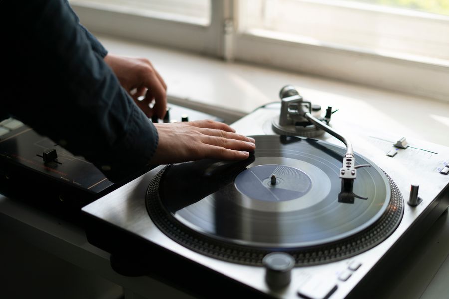 What Does A Turntable Slip Mat Do & Do You Need One? – K&B Audio